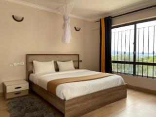 Midtown Executive Suite With Balcony - 3