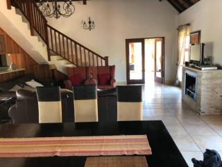 Zebula Golf and Wildlife Estate - Hornbill Paradise Pax 8 - Moi Signature Luxury villa - Mabula - 5