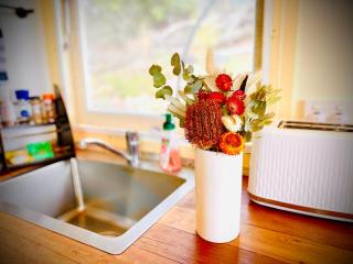 Tiny House Spectacular Eco Retreat & Cosy - Maleny - 3