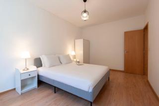 JOIVY Warm and Inviting flat with balcony - Porto - 5