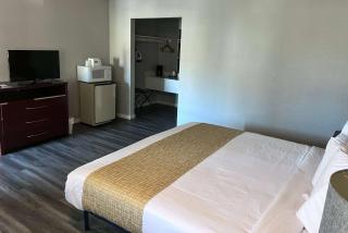 Travelodge by Wyndham Redding CA - Redding - 8