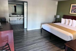 Travelodge by Wyndham Redding CA - Redding - 3