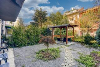 Bumblebee Apartment with Garden- Happy Rentals - 5