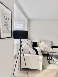 Private Luxury One Bedroom Apartment with parking - Palmers Green - 0