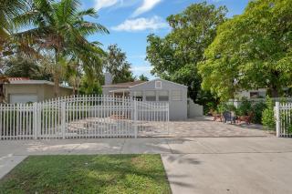 Casa Nikoleta Gated 3Bd 2Bth 10 Min to Beach - Miami - 3