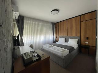 New Prishtina Luxury Rooms - Pristina - 9
