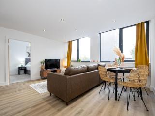 Pass the Keys Modern Luxury Apartment in Old Trafford - 3