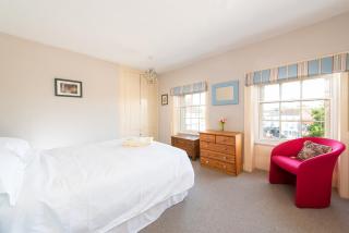 Stunning & spacious Georgian town house in St Neots town centre with parking - 4
