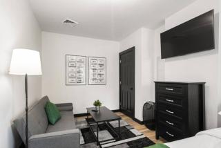 Center City Philly Home, Cozy 1-BR, Ideal Location for 4 Guests! - 0