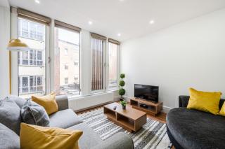 Fully Furnished 2 BR Town Centre Apartment -Free on site parking! - 9