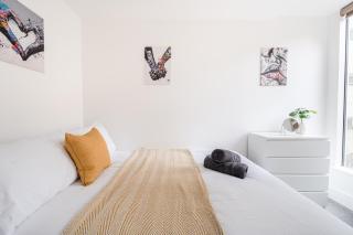 Fully Furnished 2 BR Town Centre Apartment -Free on site parking! - 1