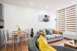 Fully Furnished 2 BR Town Centre Apartment -Free on site parking! - 8
