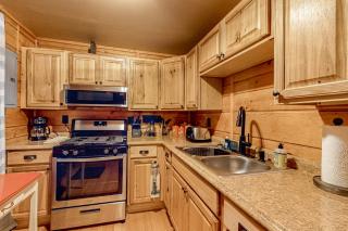 Little Red Lakeside Cabin - 2