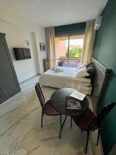 Aurelia Green Suite - 8