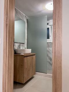 Minimal Cozy Apartment - Mitilene - 3
