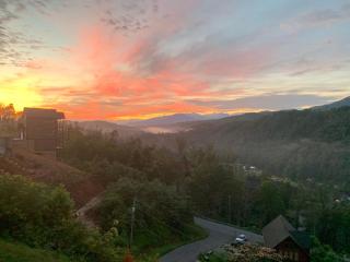 Mountain Haven - Relax & enjoy AMAZING 180 Degree Views of Mt LeConte - Gatlinburg - 7