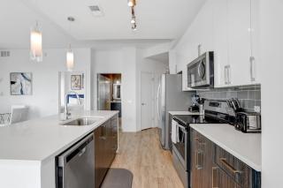 Stunning 2-Bed Condo with Panoramic DT Tampa Views - Tampa - 7