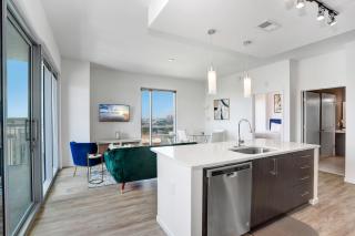 Stunning 2-Bed Condo with Panoramic DT Tampa Views - Tampa - 3