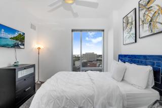 Stunning 2-Bed Condo with Panoramic DT Tampa Views - Tampa - 9
