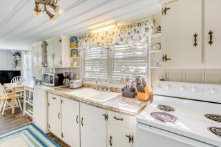 Walk to Pier Coastal Gem with Views in Myrtle Beach - Myrtle Beach - 4