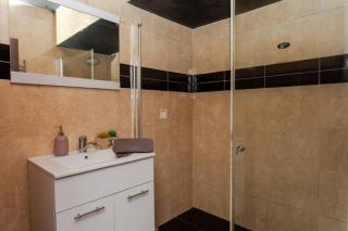 3Bedroom Suite with Balcony and shelter 12 - 6