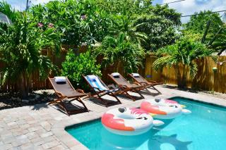 Tropical Retreat Near Beaches, Cruise Terminals - 1