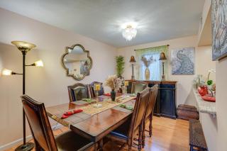 Lovely Concord Townhome Retreat with Community Pool! - Concord - 4