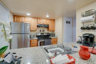Lovely Concord Townhome Retreat w/ Community Pool! - 2