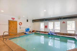 Private Pool and Hot Tub Sunriver Retreat! - Sunriver - 5