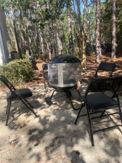 Pet Friendly Cottage Nestled in the Pines with Cozy Fire Pit only Minutes to BEACHES - Dauphin Island - 7