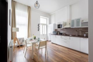 New, centrally located, but quiet 4 sleeper - Budapest - 4