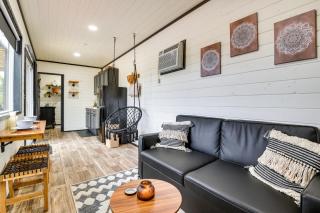 Remote Strawn Container Home with Rooftop Deck! - 7