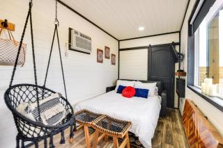 Remote Strawn Container Home with Hot Tub! - Strawn - 4