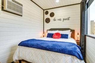 Remote Strawn Container Home with Hot Tub! - Strawn - 1