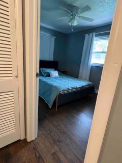 Cozy two bedroom home near downtown Shawnee - Shawnee - 1