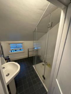 Tranquil & Family-friendly 3BD Home Clapham! - London - 5