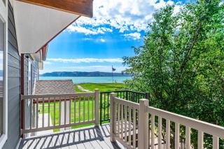 Lakefront Retreat - 8