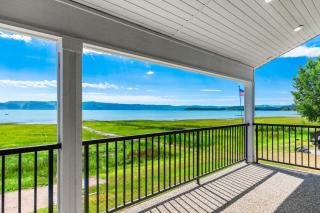 Lakefront Retreat - Garden City - 8