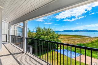 Lakefront Retreat - 9