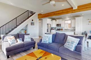 Lakefront Retreat - 5