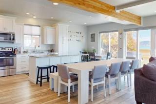 Lakefront Retreat - 4