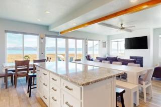Lakefront Retreat - 3