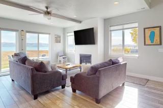 Lakefront Retreat - 2