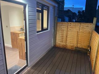 Cosy Studio Flat with Balcony in Heart of London - 1