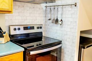 Family-Friendly 1BR with Laundry Dogs Welcome - 4