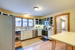 Charming Bangor Home with Deck Less Than 1 Mi to Downtown - Bangor - 3