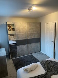 Fantastic full 3 bedroom modern apartment - Belfast - 3