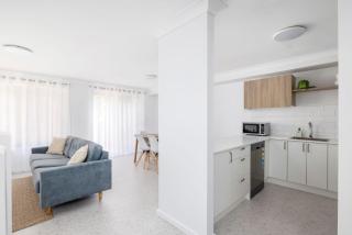 Port Stephens Spacious Townhouse - Salamander Bay - 3