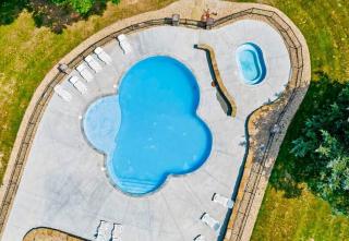 Gorgeous Lake Cabin Hot Tub - Branson - 2