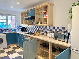 FREE PRIVATE PARKING! Kings House, Driveway and Garden! FULLY EQUIPPED 7 BEDS! - Northampton - 8